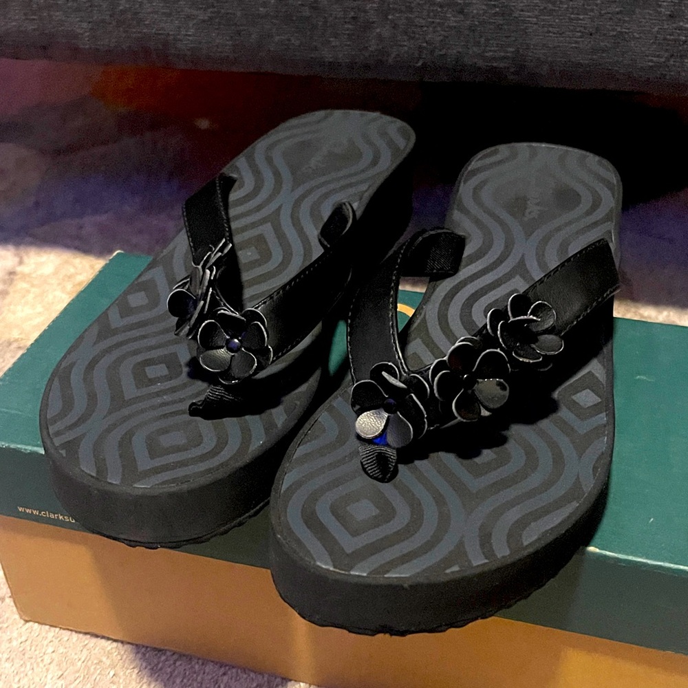 Clarks Black Floral Women's Flip Flops